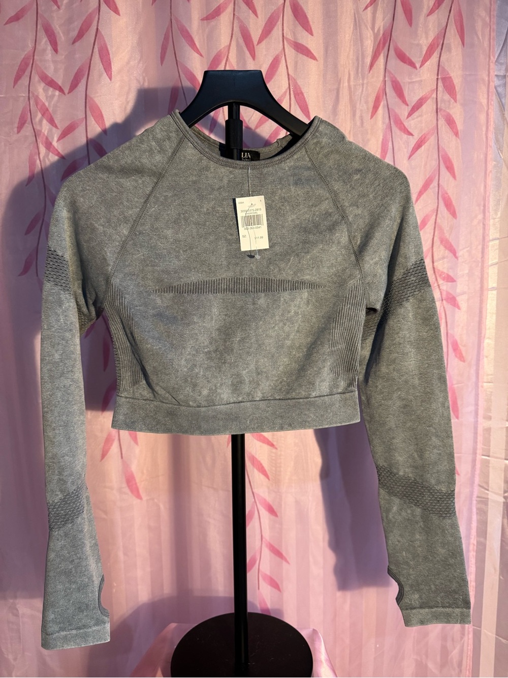Seamless Cropped Long-Sleeve Top - Gray and Scrunch Butt Leggings